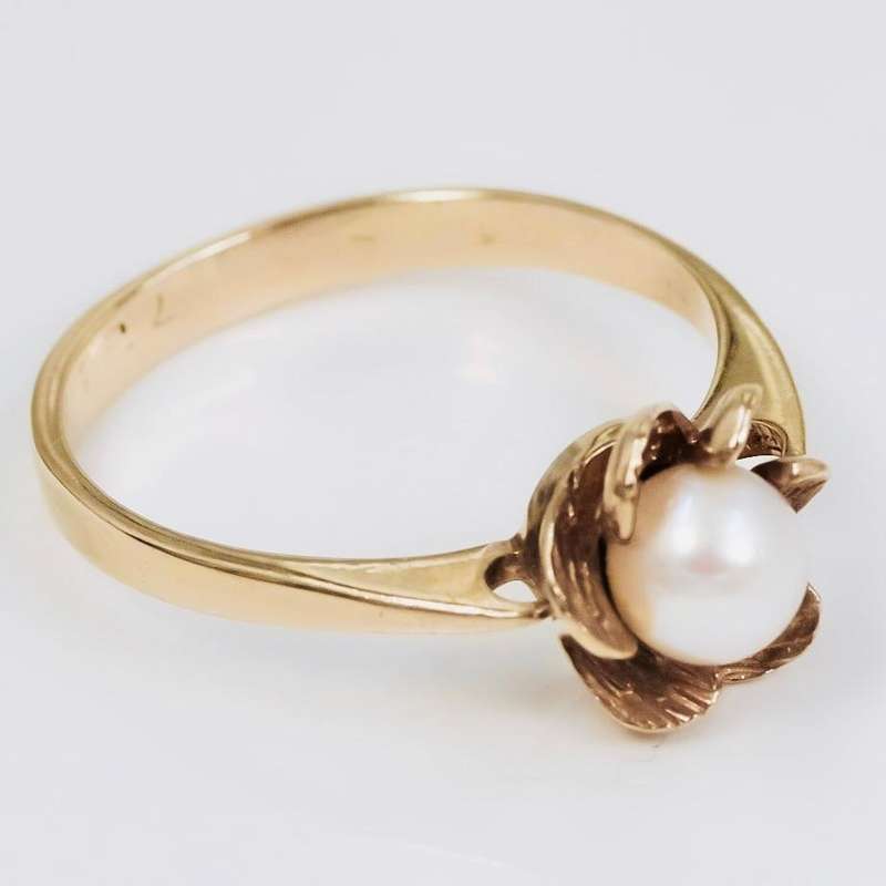 VINTAGE NATURAL FRESHWATER PEARL 9CT YELLOW GOLD RING. LONDON HALLMARKED LIMITED EDITION