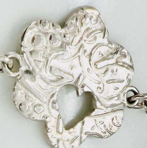 HANDCRAFTED PRETTY STERLING SILVER BRACELET CHAIN WITH PENDANT FEATURE - HEART KEYHOLE DESIGN
