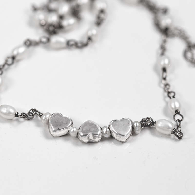 DAINTY VINTAGE STERLING SILVER HEART DESIGN PEARL PENDANT NECKLACE. 925