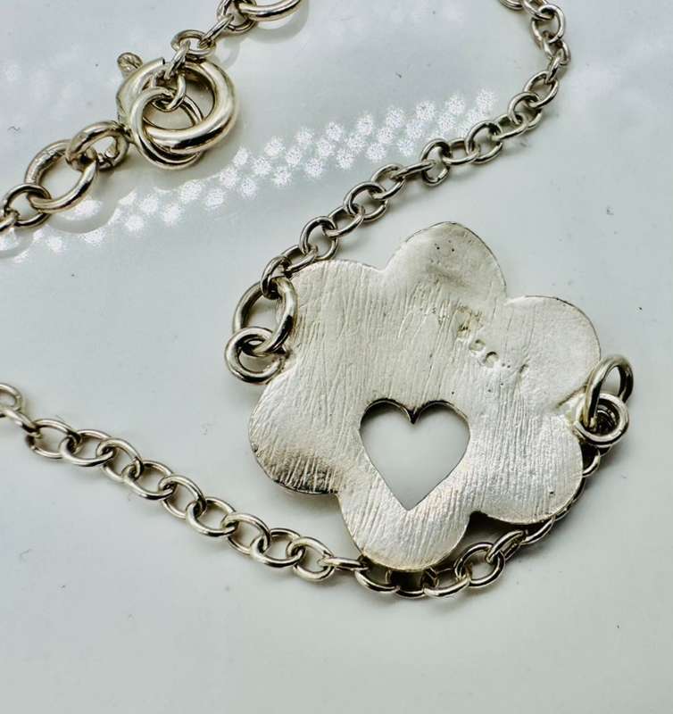 HANDCRAFTED PRETTY STERLING SILVER BRACELET CHAIN WITH PENDANT FEATURE - HEART KEYHOLE DESIGN
