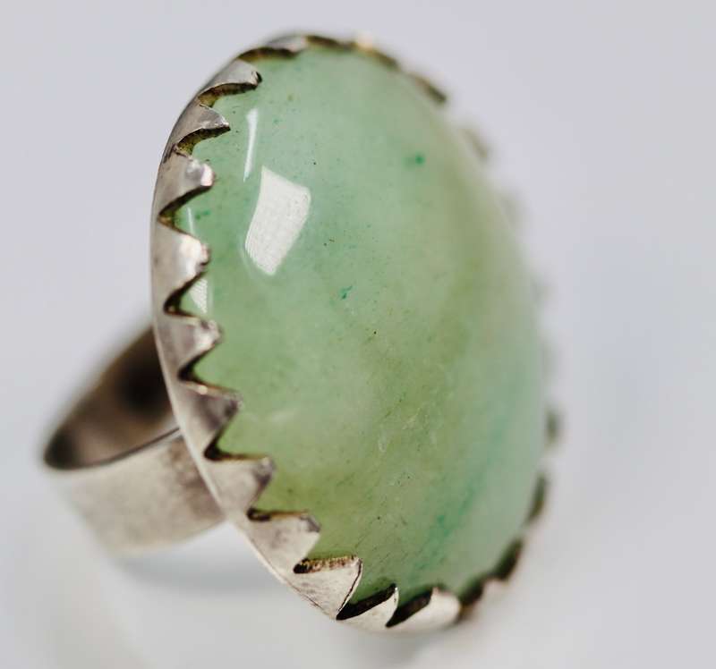 LARGE SOLID STERLING SILVER RING WITH NATURAL PREHNITE GEMSTONE