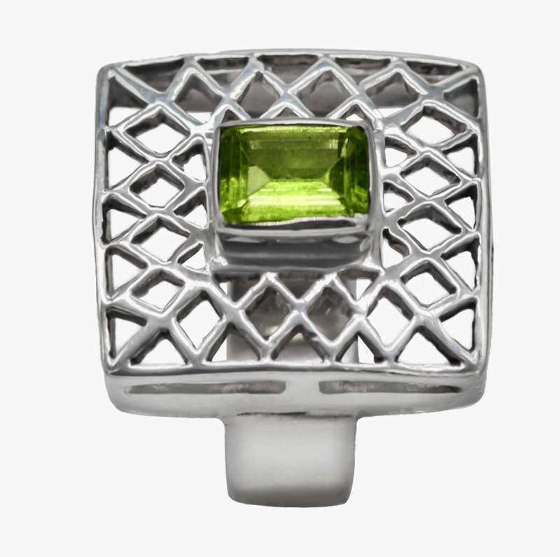 BEAUTIFUL LARGE SOLID STERLING SILVER RING WITH NATURAL PERIDOT & OPENWORK DESIGN