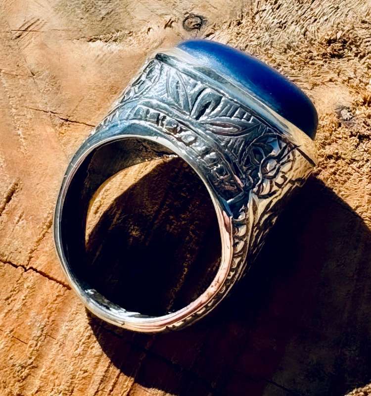 UNUSUAL HANDCRAFTED NATURAL LAPIS LAZULI SOLID STERLING SILVER RING RAISED DOME DESIGN