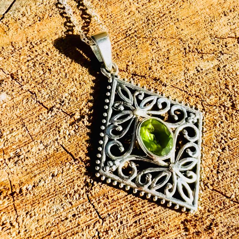 NATURAL PERIDOT STERLING SILVER PENDANT NECKLACE WITH INTRICATE OPENWORK DETAIL