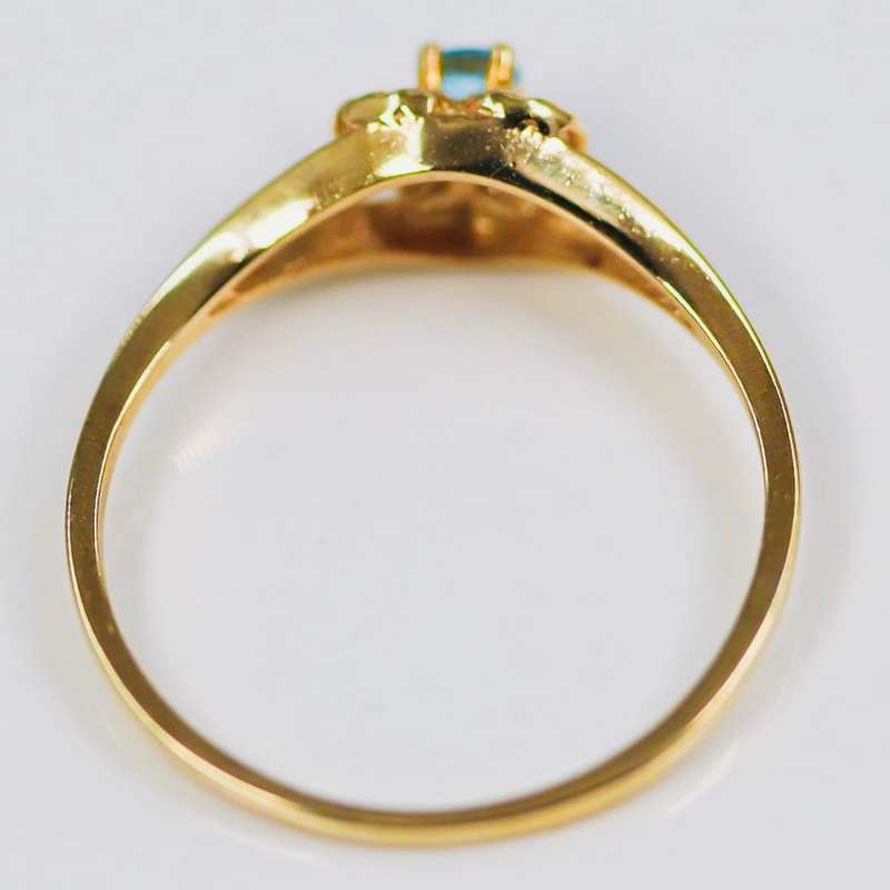 DAINTY VINTAGE SKY BLUE TOPAZ 9CT YELLOW GOLD RING WITH OPENWORK FEATURE. ENGLISH HALLMARKED!
