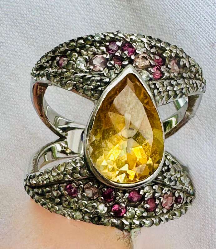 PEAR FACETED NATURAL EARTH-MINED 2,4CT CITRINE STERLING SILVER RING WITH GARNETS