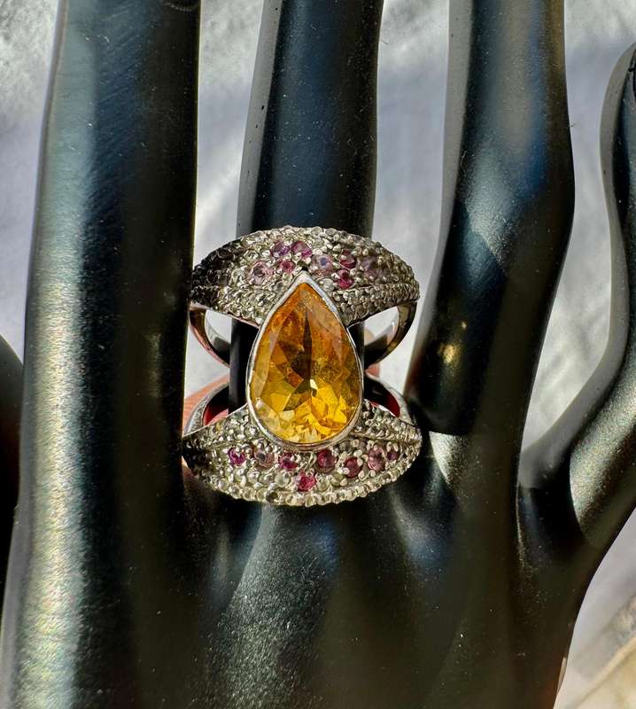 PEAR FACETED NATURAL EARTH-MINED 2,4CT CITRINE STERLING SILVER RING WITH GARNETS
