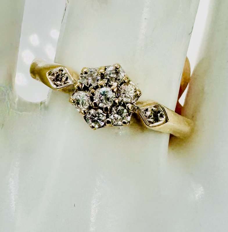 ENGLISH COLLECTABLE MILLENNIUM HALLMARK 9CT YELLOW GOLD DIAMOND RING