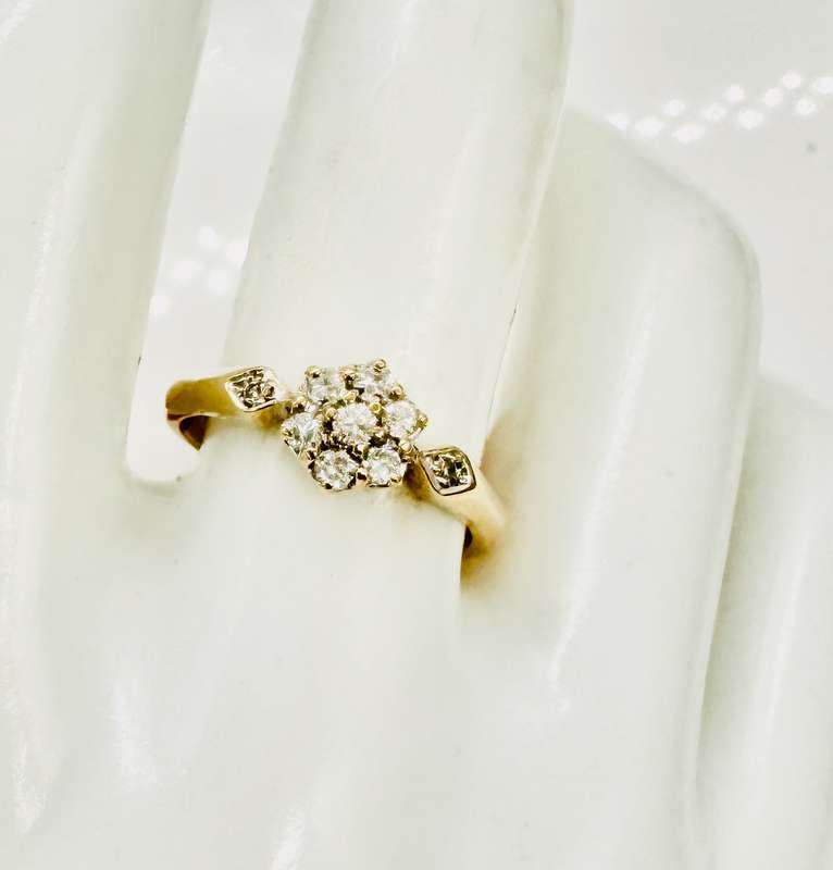 ENGLISH COLLECTABLE MILLENNIUM HALLMARK 9CT YELLOW GOLD DIAMOND RING