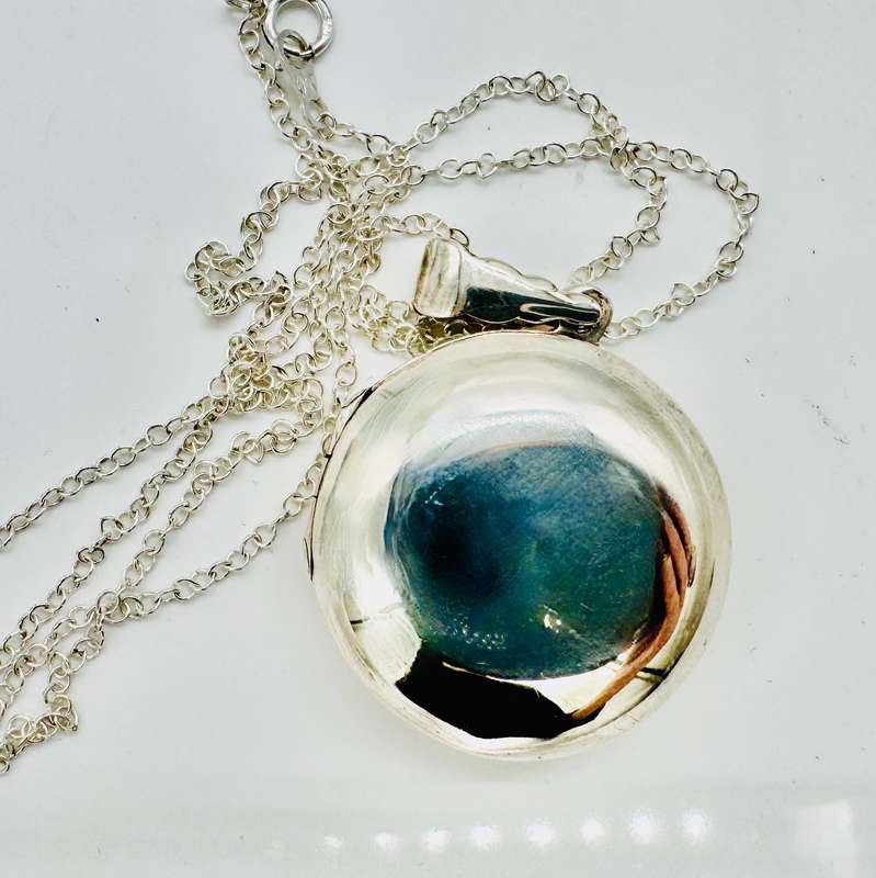 SOLID STERLING SILVER DOUBLE PICTURE LARGE LOCKET NECKLACE. POLISHED HIGH SHINE SURFACE