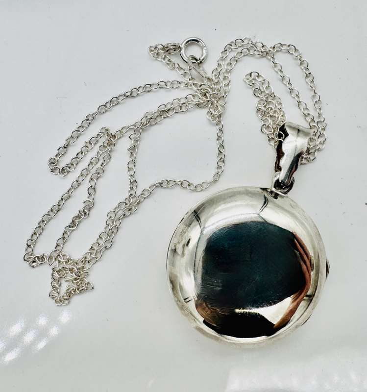 SOLID STERLING SILVER DOUBLE PICTURE LARGE LOCKET NECKLACE. POLISHED HIGH SHINE SURFACE