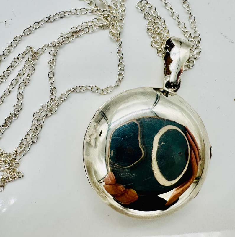 SOLID STERLING SILVER DOUBLE PICTURE LARGE LOCKET NECKLACE. POLISHED HIGH SHINE SURFACE