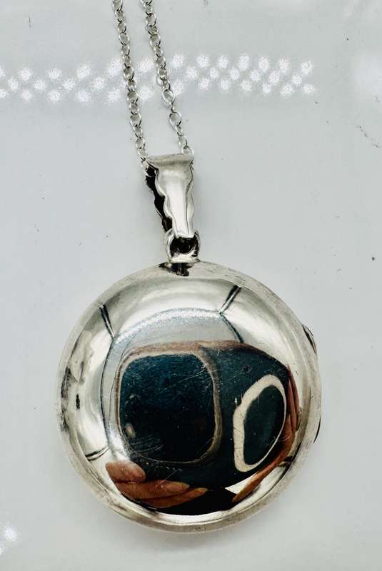SOLID STERLING SILVER DOUBLE PICTURE LARGE LOCKET NECKLACE. POLISHED HIGH SHINE SURFACE