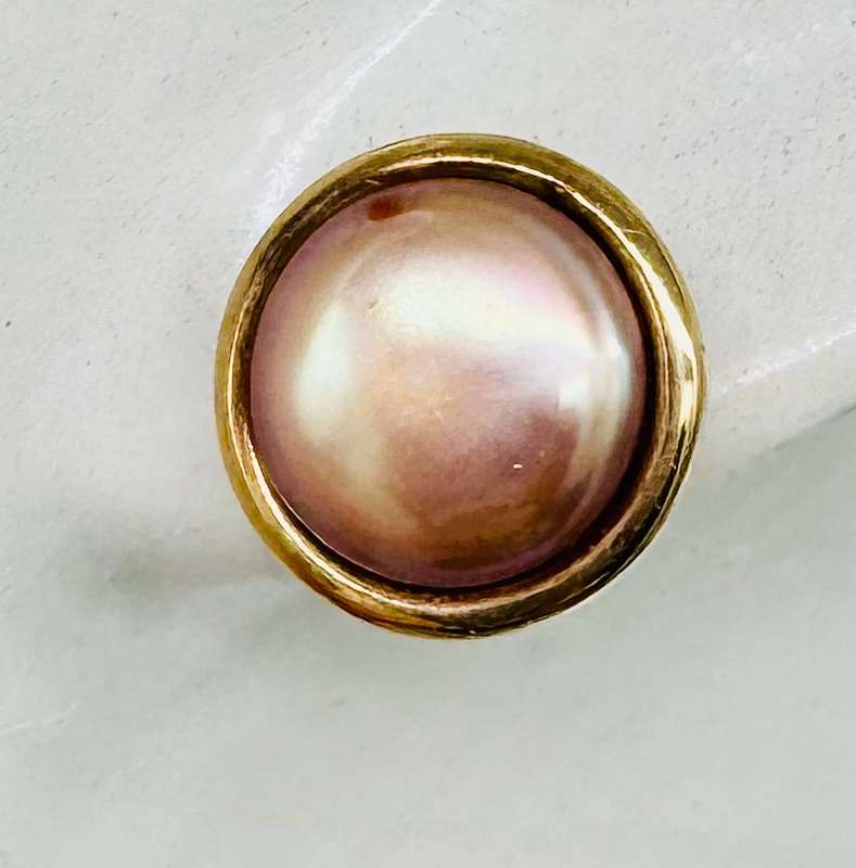 9CT YELLOW GOLD PEARL STUD EARRINGS. PINKISH RAINBOW IRIDESCENCE. Classic Bezel set Design