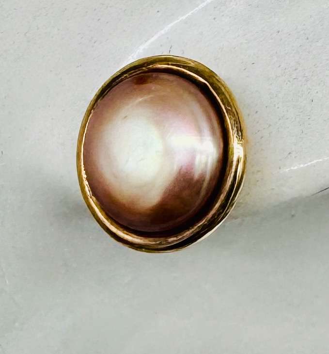 9CT YELLOW GOLD PEARL STUD EARRINGS. PINKISH RAINBOW IRIDESCENCE. Classic Bezel set Design