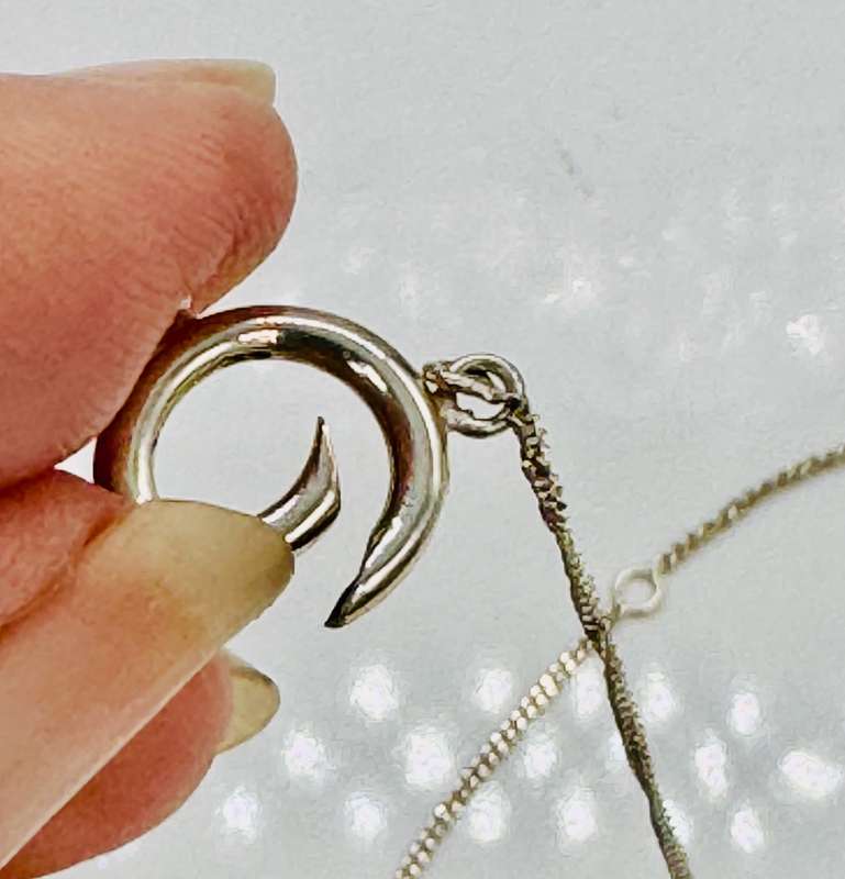 DAINTY STERLING SILVER SPRING HINGE MODERN NECKLACE TO BE WORN AS IS OR WITH ADDED PENDANT