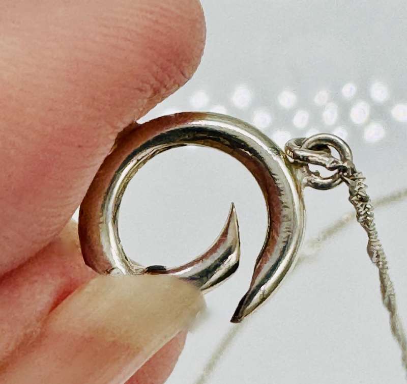 DAINTY STERLING SILVER SPRING HINGE MODERN NECKLACE TO BE WORN AS IS OR WITH ADDED PENDANT