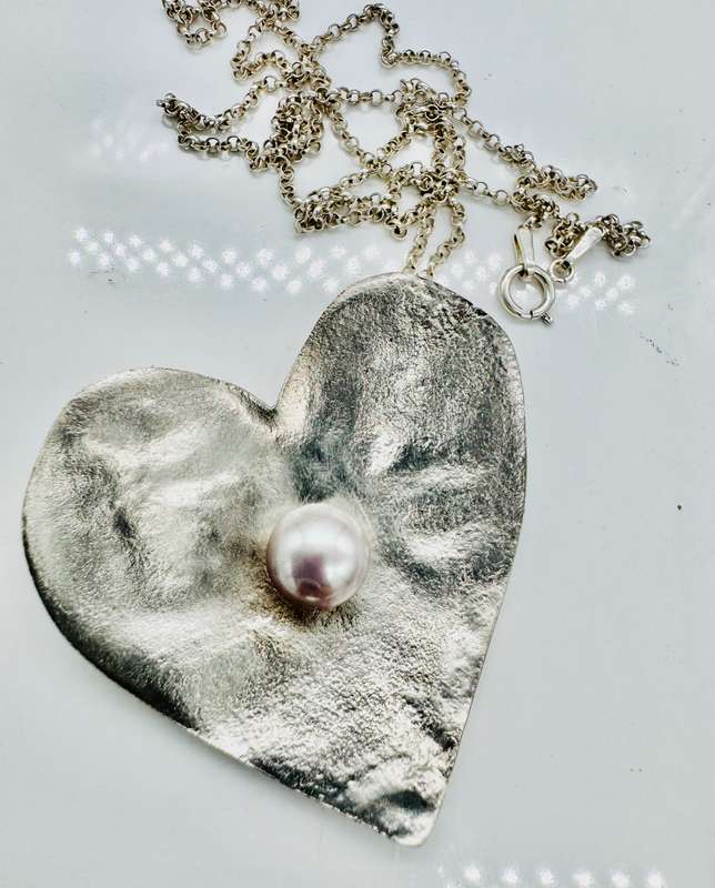 HANDCRAFTED SOLID STERLING SILVER ORGANIC LILY-SHAPED PENDANT WITH NATURAL PEARL