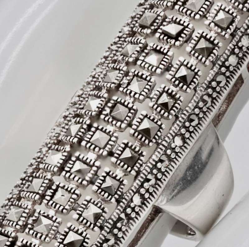 DRAMATIC NATURAL MARCASITE SOLID STERLING SILVER RING. 5,5 cm Long