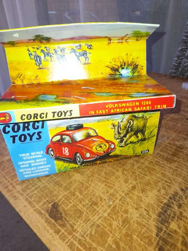 CORGI   Reproduction Window  box and plinth for sale