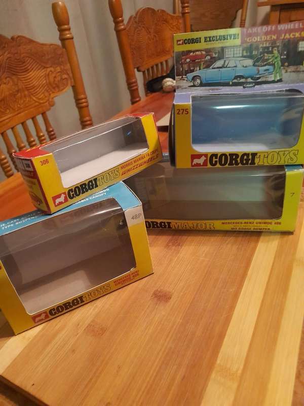 CORGI   Reproduction window boxes with plinths for sale