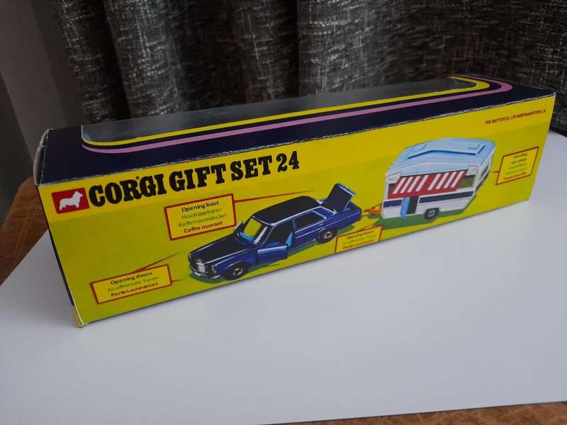 CORGI   Reproduction window boxes with plinths for sale