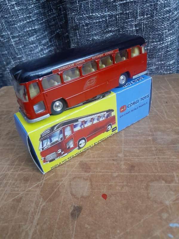 CORGI   Reproduction window boxes with plinths for sale