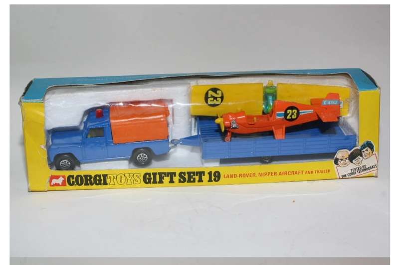 CORGI  reproduction window box gift set 19 with plinth  for sale