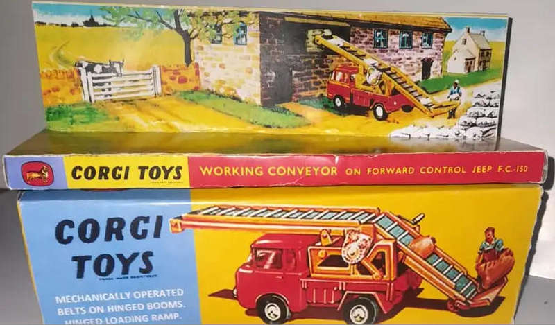 CORGI   Reproduction Window  box and plinth for sale