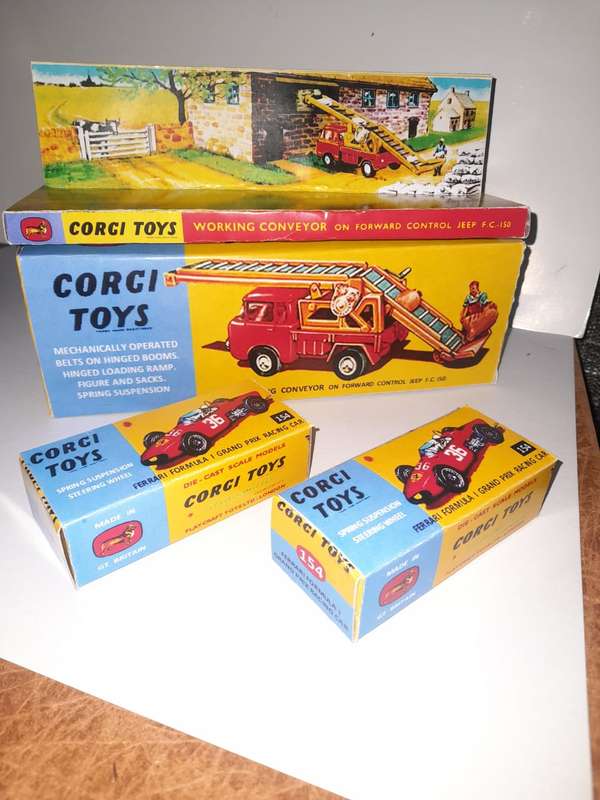 CORGI  reproduction window box gift set 19 with plinth  for sale
