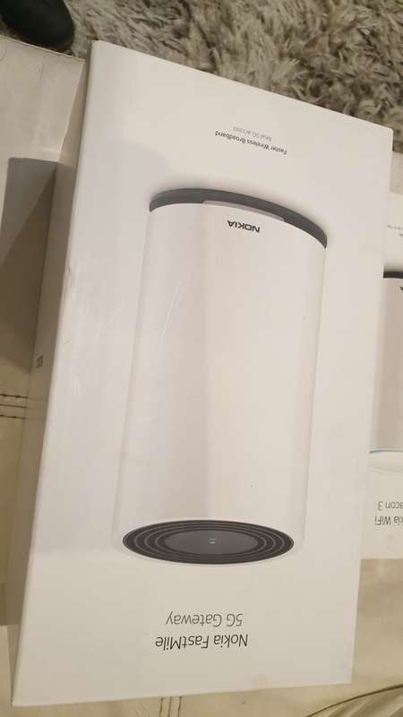 Nokia fastmile 5G + 2 x Nokia Beacon 3