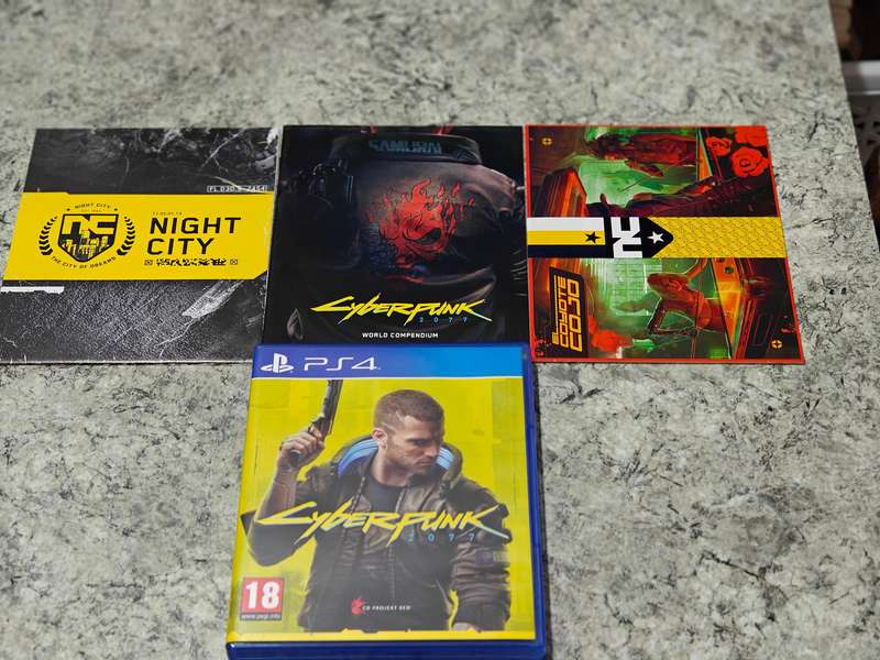 Cyberpunk 2077 Complete With Extras PS4 Like New!
