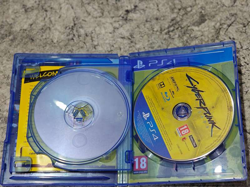 Cyberpunk 2077 Complete With Extras PS4 Like New!