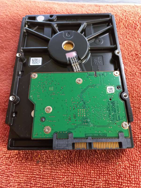 2tb (2000gig) 3.5" sata hard drive - 100% heath & Performance -no bad sectors