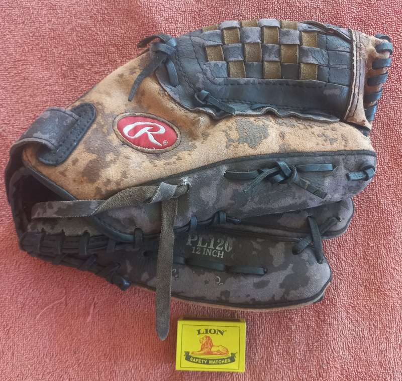 Old Softball/Baseball glove/mitt Rawlings PL120 12 inch