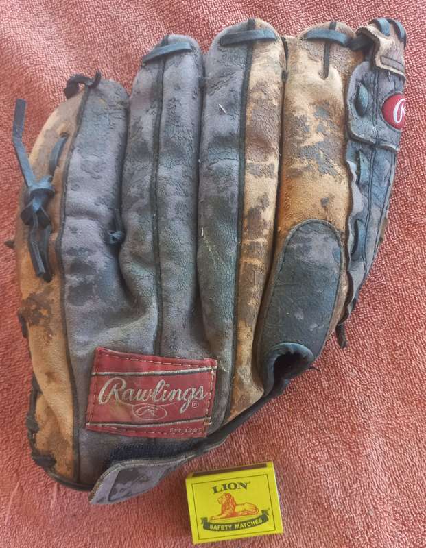 Old Softball/Baseball glove/mitt Rawlings PL120 12 inch
