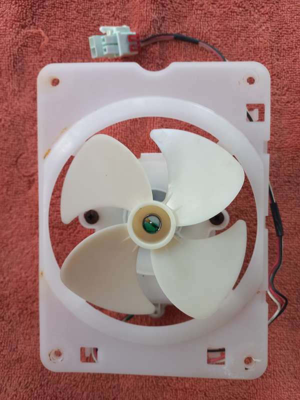 Samsung fridge/freezer ( freezer compartment 12vdc evaporator fan motor assembly)