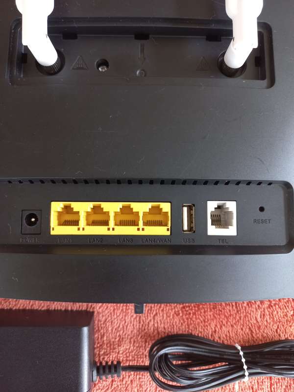 4G/LTE Sim card modem/router, wifi 2.4ghz & 5ghz - OPEN TO ALL CELL NETWORKS - Huawei B525s-65a