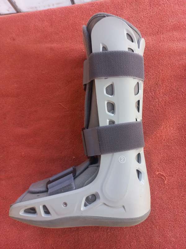 Adjustable Moon-Boot AirCast Soft Strike - size small DJO , LLC