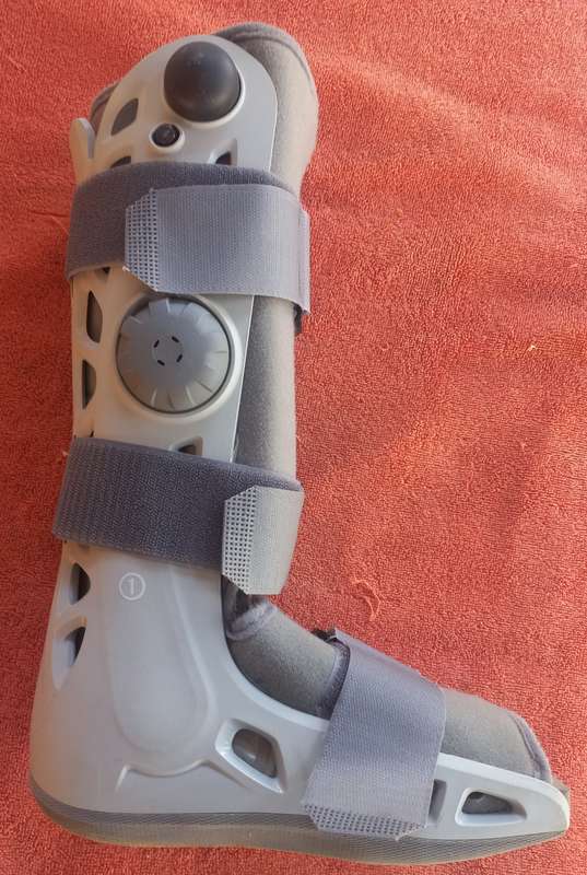 Adjustable Moon-Boot AirCast Soft Strike - size small DJO , LLC