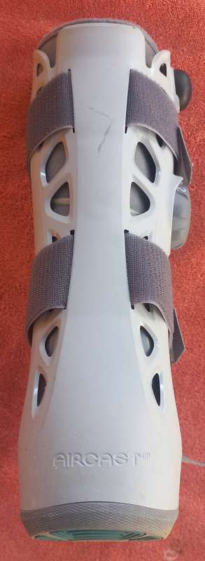 Adjustable Moon-Boot AirCast Soft Strike - size small DJO , LLC