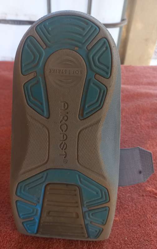 Adjustable Moon-Boot AirCast Soft Strike - size small DJO , LLC