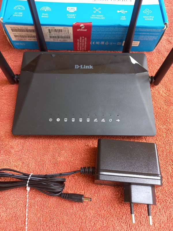 D-Link AC1200 Wi-Fi Gigabit Router - Dual band MU-Mimo - see photos for device info