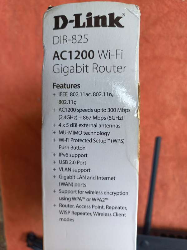 D-Link AC1200 Wi-Fi Gigabit Router - Dual band MU-Mimo - see photos for device info
