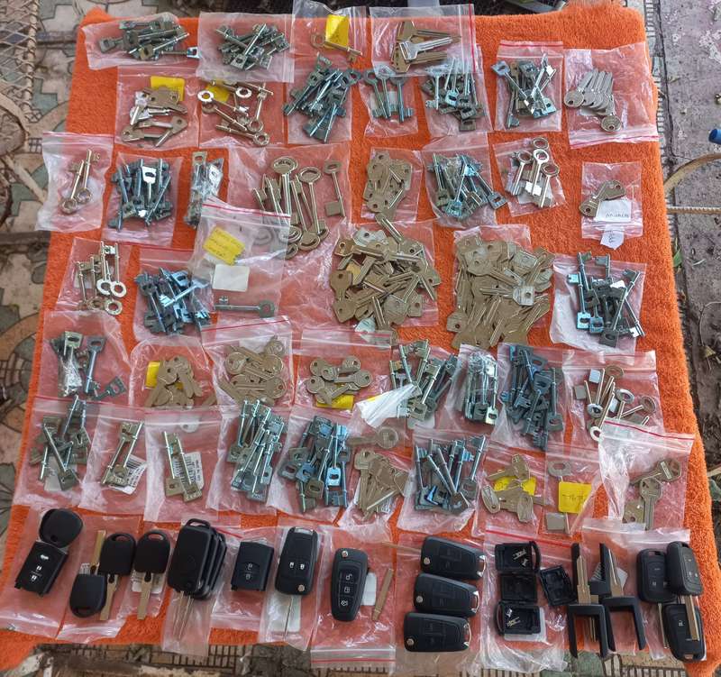 Lot of key-blanks and car key-remote covers - see photos and description