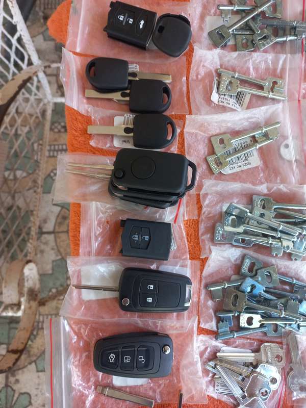 Lot of key-blanks and car key-remote covers - see photos and description