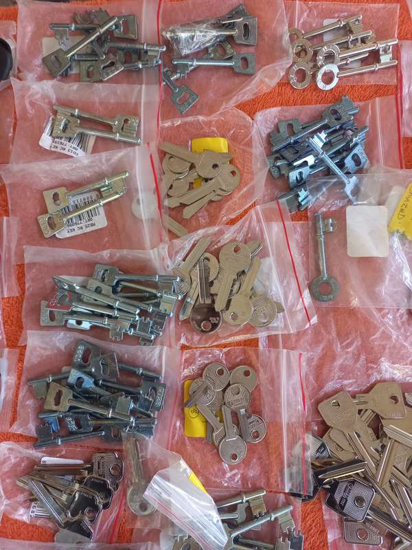 Lot of key-blanks and car key-remote covers - see photos and description