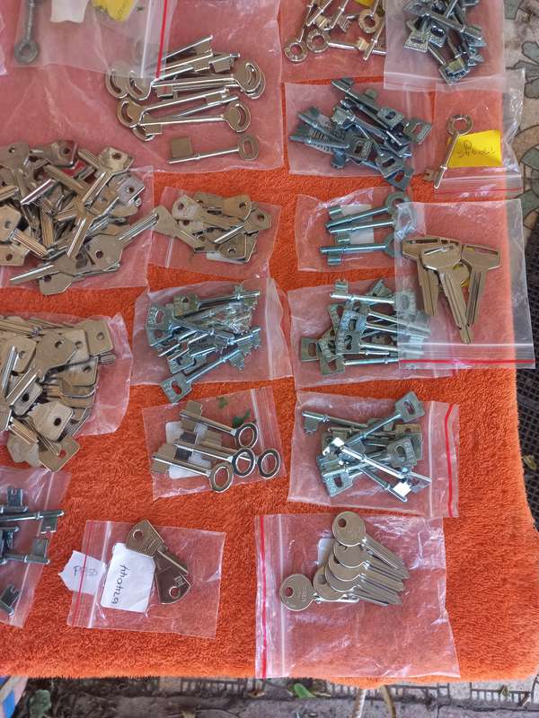 Lot of key-blanks and car key-remote covers - see photos and description