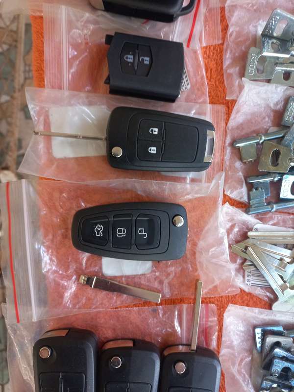 Lot of key-blanks and car key-remote covers - see photos and description