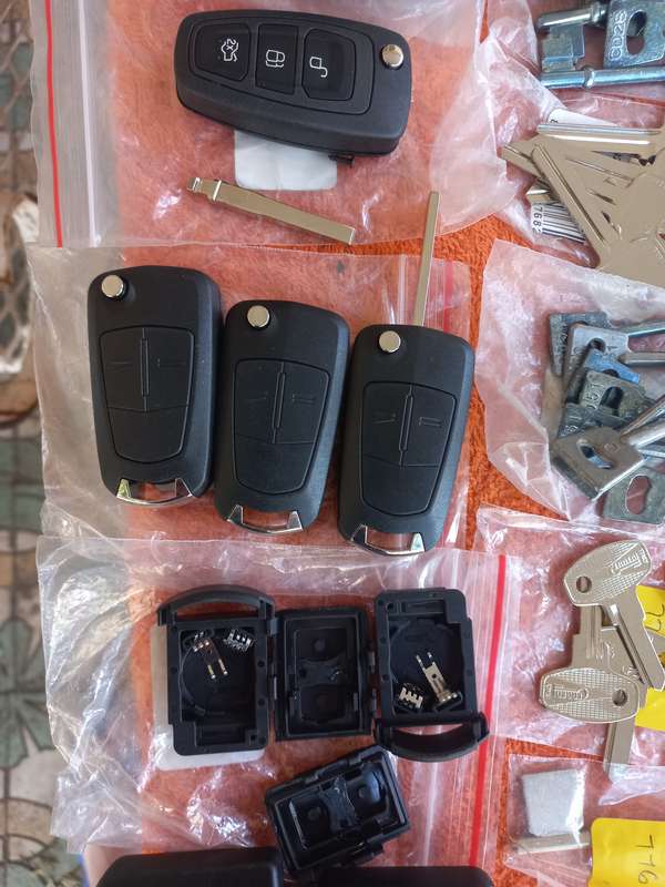 Lot of key-blanks and car key-remote covers - see photos and description